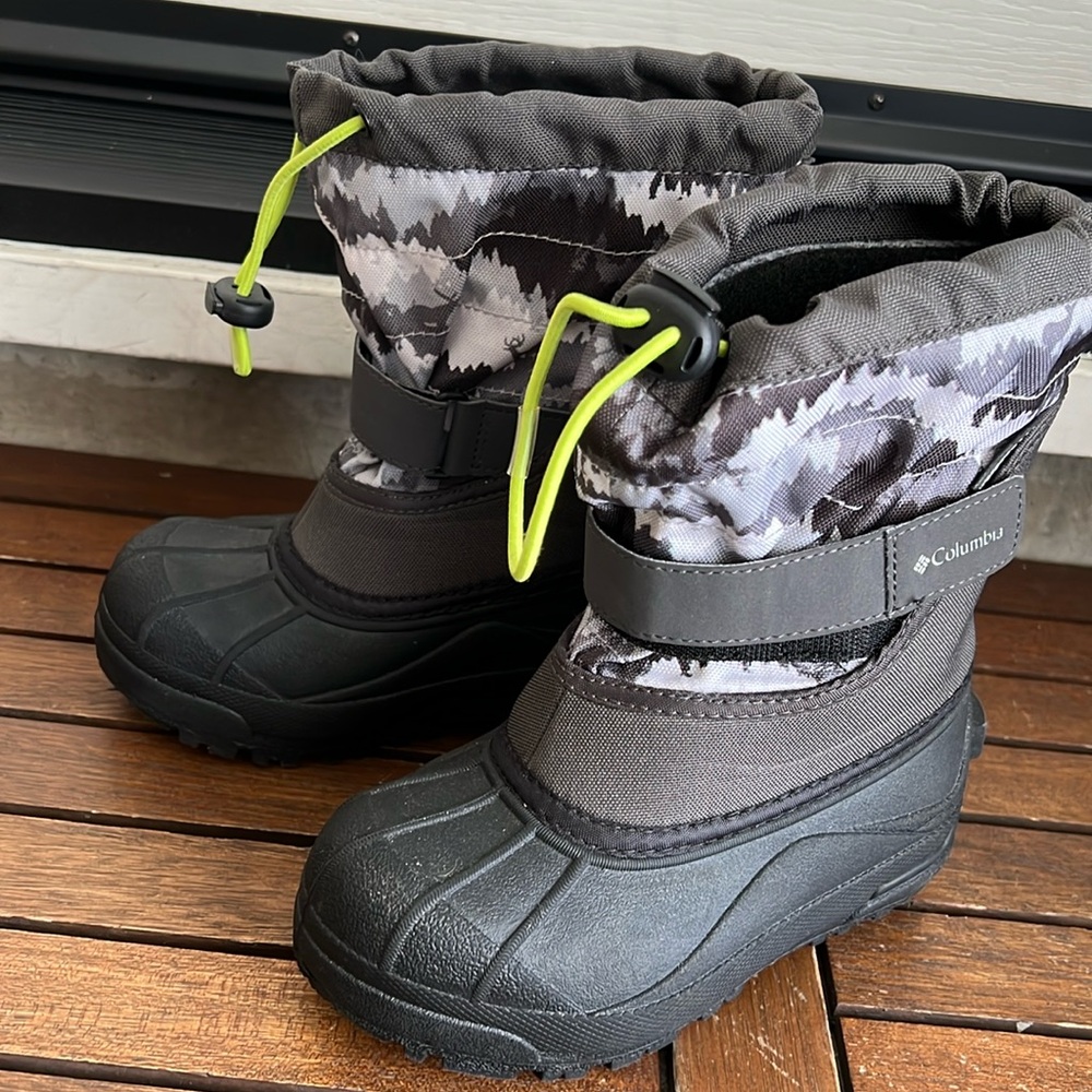 Columbia Gray snow boots 4-8y/o unisex